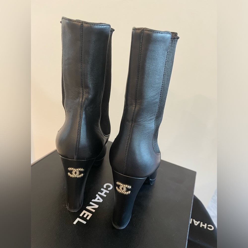 Chanel Lambskin & Patent pull on ankle boots. Ref. G36413 Y54110 94305. Sz. 38.5 - Picture 5 of 11